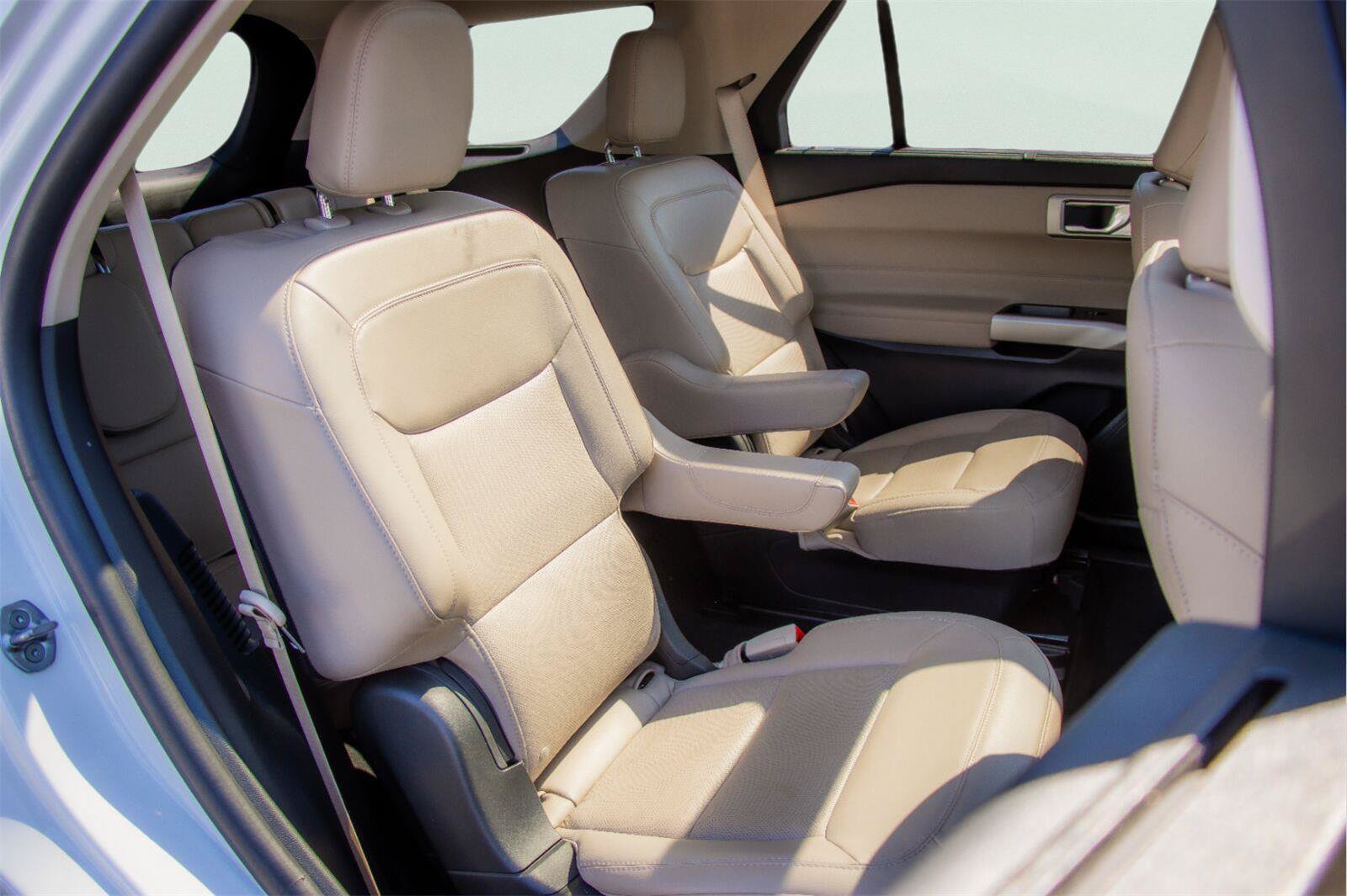 Used 2023 Ford Explorer Limited w/ Limited Technology Package RWD image 8