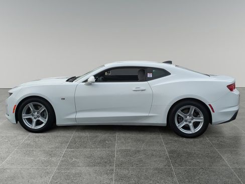 Used 2023 Chevrolet Camaro LT image 2