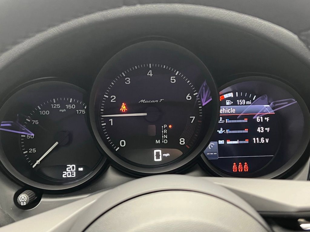 Used 2026 Porsche Macan AWD/4WD image 10