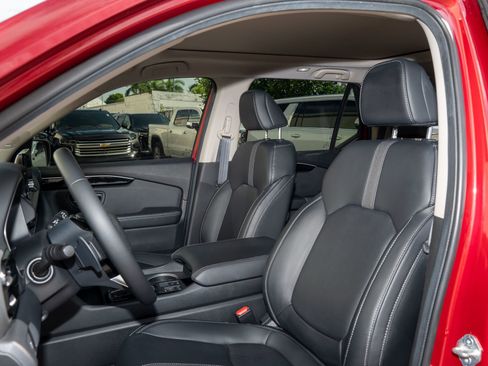 Certified 2025 Honda Pilot Touring image 17