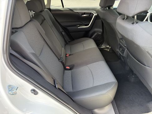 Used 2025 Toyota RAV4 XLE FWD image 15