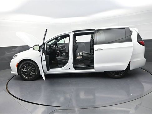 New 2026 Chrysler Pacifica Select image 28