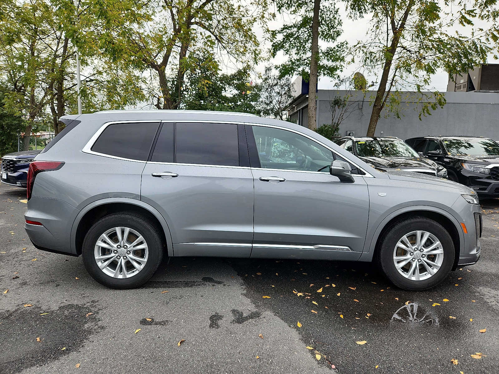 Used 2024 Cadillac XT6 Luxury w/ LPO, Floor Liner Package AWD/4WD image 7