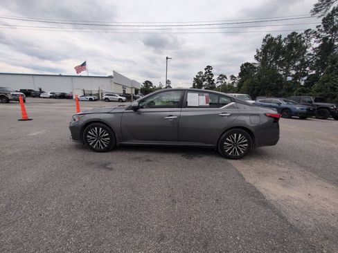 Used 2023 Nissan Altima 2.5 SV FWD image 5