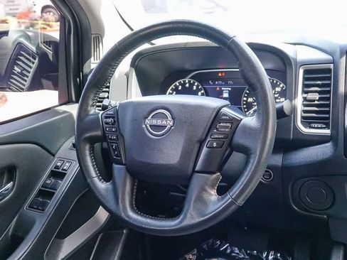 Used 2023 Nissan Frontier SV w/ SV Convenience Package RWD image 9