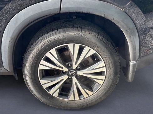 Used 2023 Nissan Rogue SV FWD image 3
