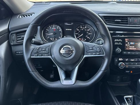 Used 2017 Nissan Rogue SV FWD image 14
