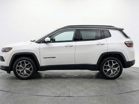 Used 2025 Jeep Compass Limited AWD/4WD image 5