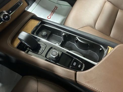 Used 2024 Volvo XC90 B5 Plus image 24