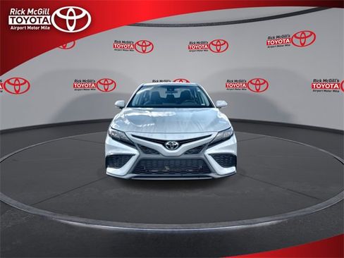 Used 2023 Toyota Camry SE image 3