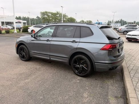 Certified 2024 Volkswagen Tiguan SE R-Line AWD/4WD image 4