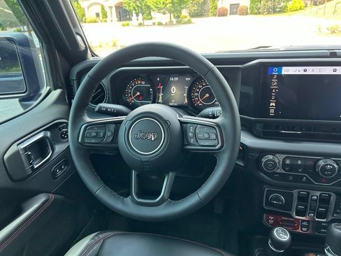 Used 2025 Jeep Gladiator Rubicon w/ Safety Group AWD/4WD image 29