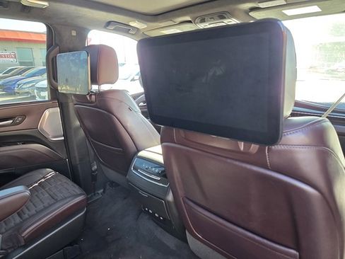 Used 2023 Cadillac Escalade Sport Platinum w/ LPO, ONYX Package image 13