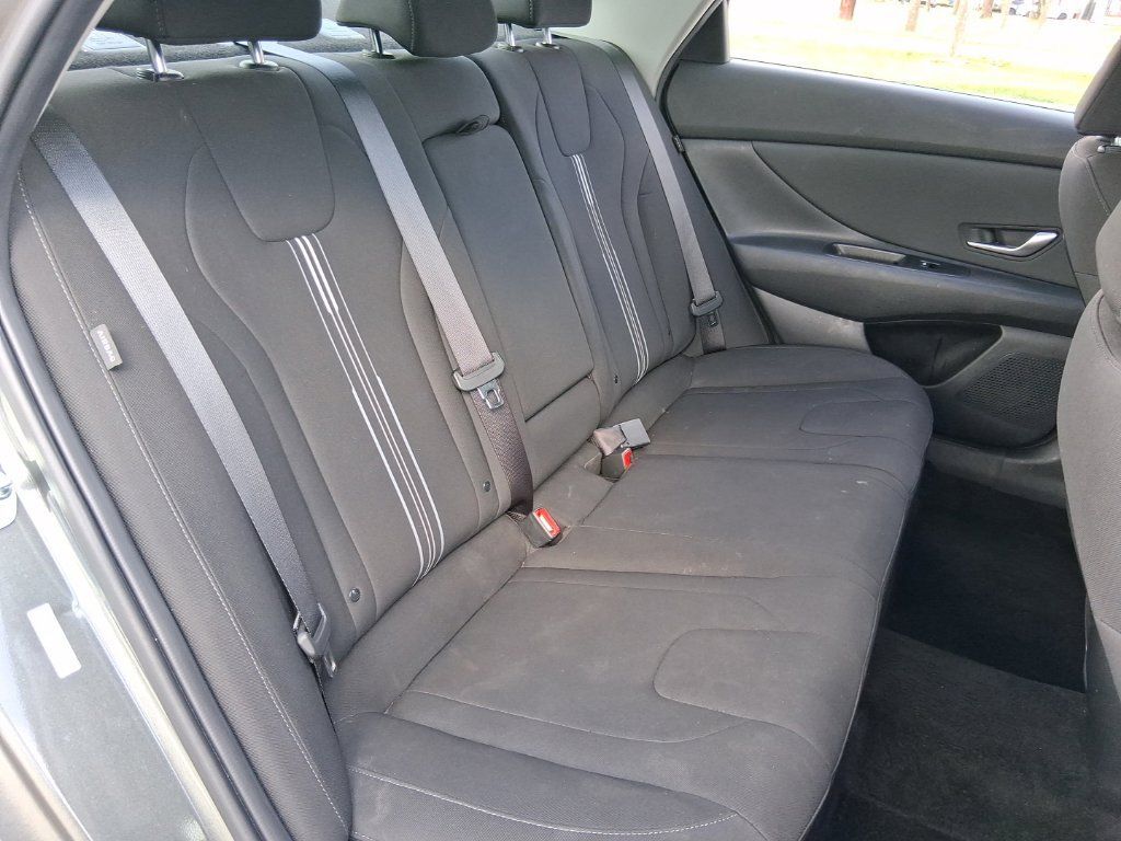 Used 2025 Hyundai Elantra SEL FWD image 17