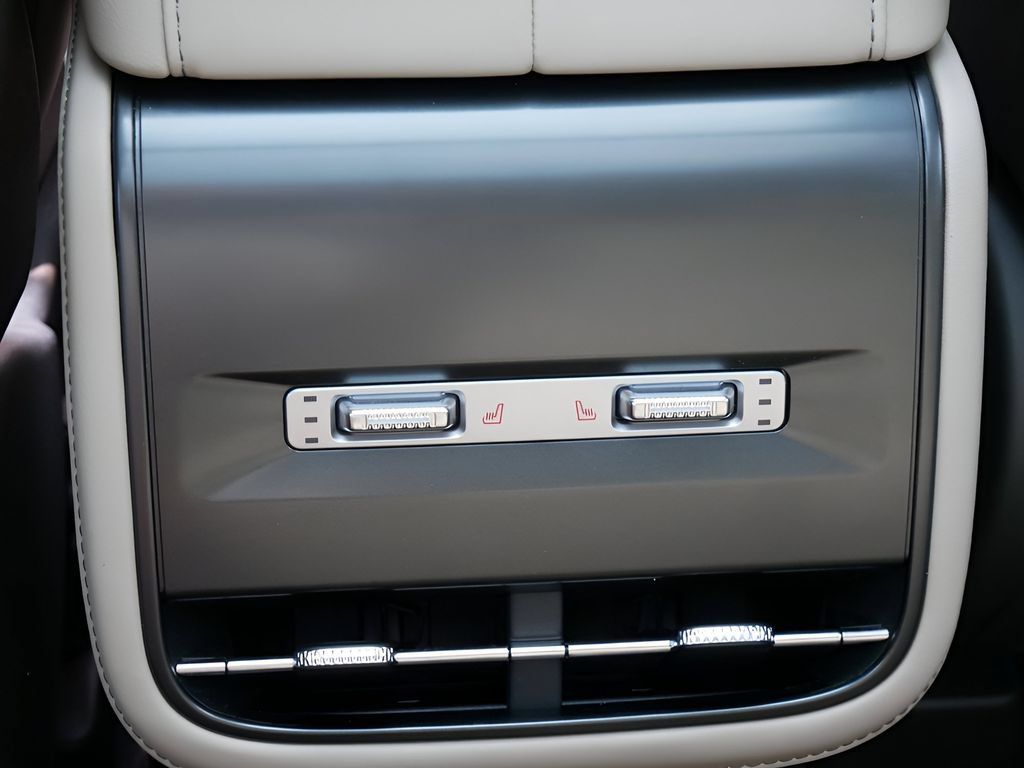 Used 2025 Lincoln Nautilus Reserve AWD/4WD image 15