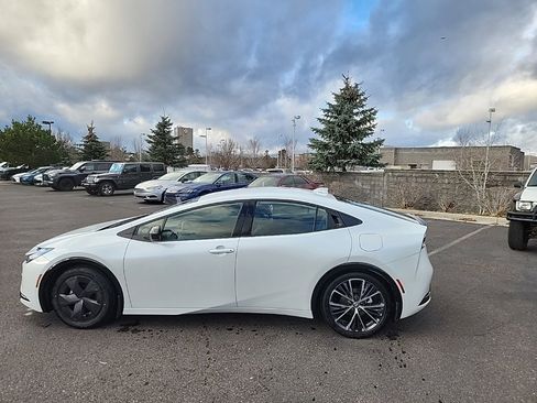 Used 2025 Toyota Prius XLE image 9