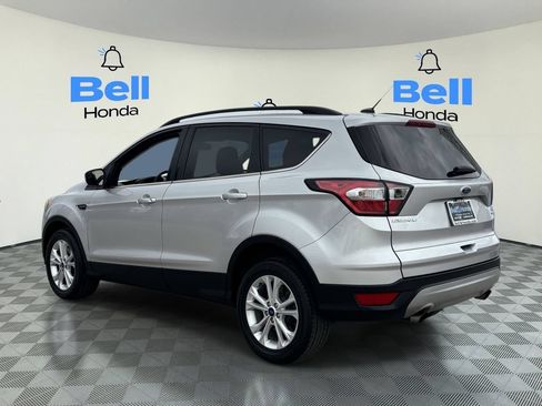 Used 2018 Ford Escape SE FWD image 3