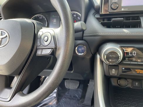 Used 2021 Toyota RAV4 XLE w/ Convenience Package image 27