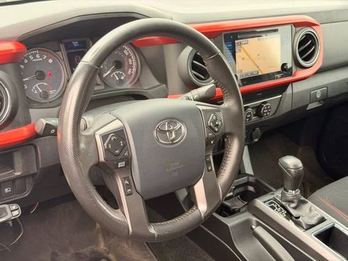 Used 2019 Toyota Tacoma TRD Sport image 17