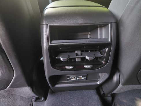 Used 2024 Jeep Grand Cherokee Laredo X AWD/4WD image 15