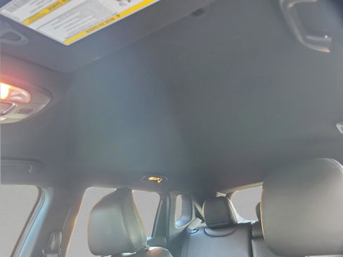 Used 2024 Jeep Compass Latitude image 12