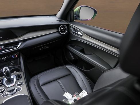 Used 2023 Alfa Romeo Stelvio Ti image 30