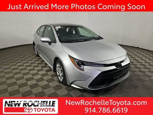 Used 2025 Toyota Corolla LE FWD image 1