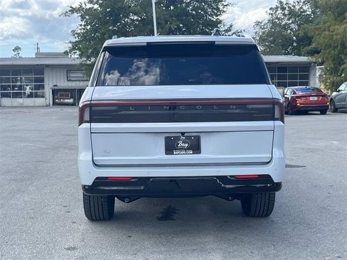 New 2025 Lincoln Navigator L Reserve w/ Jet Appearance Package image 4