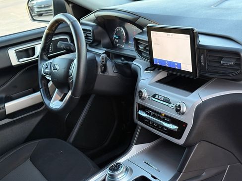 Used 2023 Ford Explorer XLT image 40