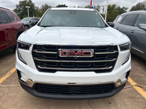 Used 2025 GMC Acadia Elevation image 2