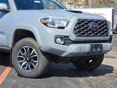 Used 2021 Toyota Tacoma TRD Sport image 2