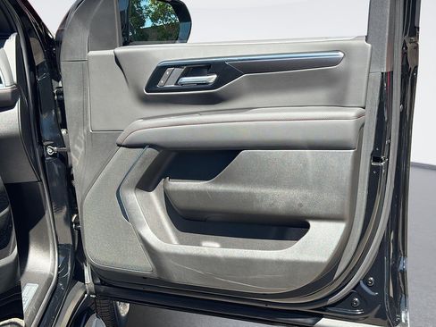 Used 2026 Chevrolet Suburban RST RWD image 30