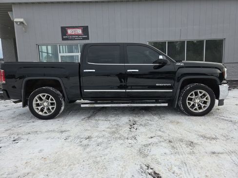 Used 2018 GMC Sierra 1500 SLT image 2