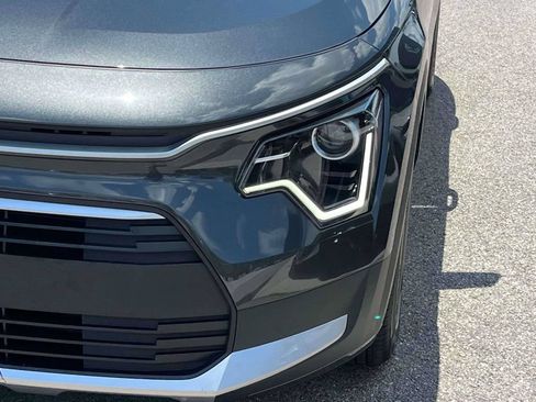 Certified 2025 Kia Niro EX FWD image 33