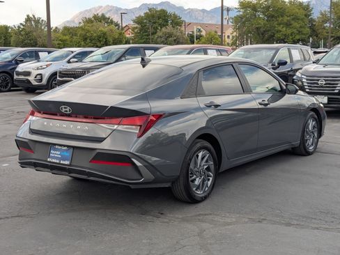 Certified 2024 Hyundai Elantra SEL FWD image 3