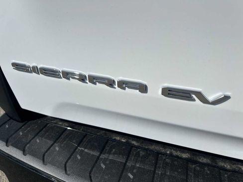 New 2026 GMC Sierra EV Elevation w/ Premium Package AWD/4WD image 30