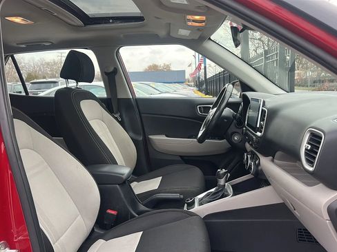 Used 2022 Hyundai Venue SEL image 15