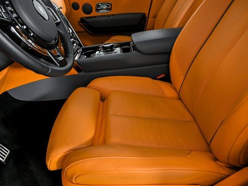 Used 2025 Rolls-Royce Cullinan image 21