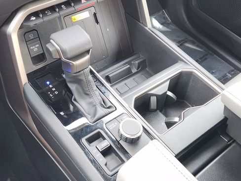 Used 2024 Toyota Tundra Limited image 17