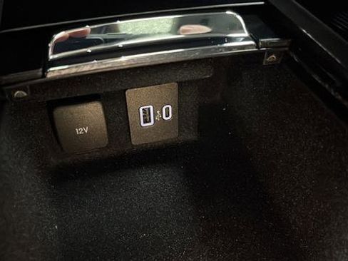 Used 2025 Lincoln Corsair Grand Touring image 33