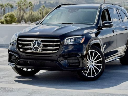 New 2026 Mercedes-Benz GLS 450 4MATIC image 3
