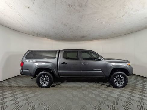 Used 2018 Toyota Tacoma TRD Off-Road w/ Technology Package AWD/4WD image 6