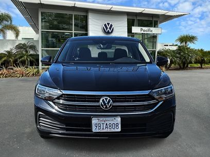 Used 2022 Volkswagen Jetta SE w/ Panoramic Sunroof Package