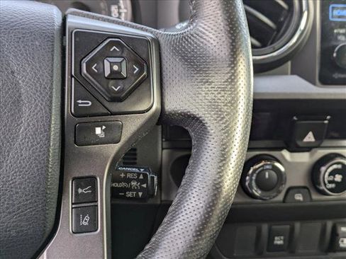 Used 2018 Toyota Tacoma TRD Off-Road image 12