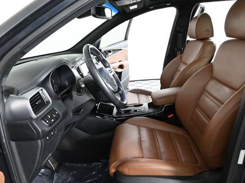 Used 2019 Kia Sorento SX image 25