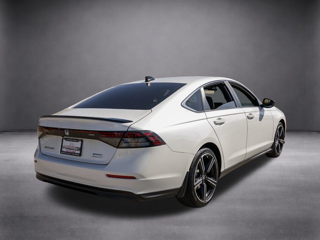 Used 2024 Honda Accord Sport image 4