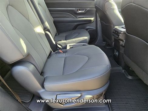 Used 2025 Toyota Grand Highlander FWD image 16