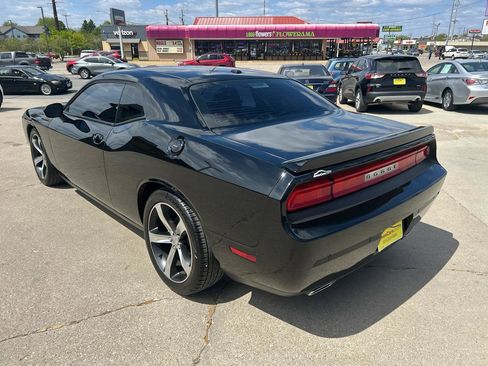 Used 2014 Dodge Challenger R/T RWD image 5