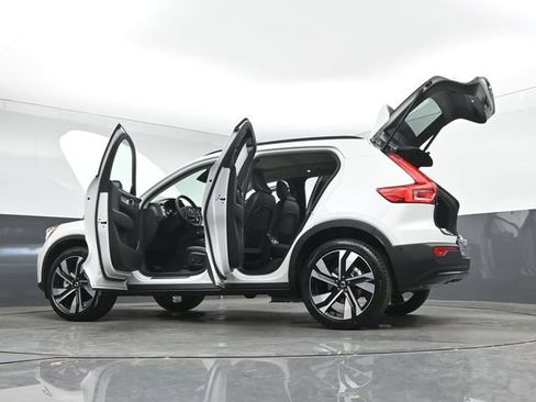New 2026 Volvo XC40 B5 Plus w/ Climate Package AWD/4WD image 55