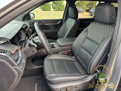 Used 2025 GMC Acadia Denali w/ Super Cruise Package image 12